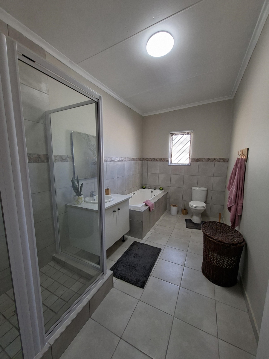 3 Bedroom Property for Sale in Van Riebeeck Hoogte Eastern Cape